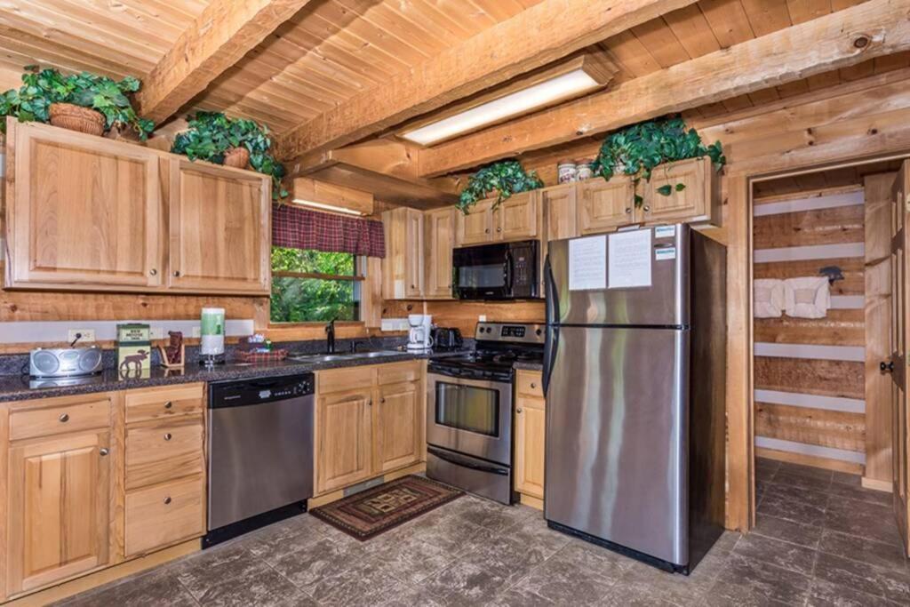 View! Private! Hot Tub,Pool Table,Fireplace,Relax! Севьервилл Экстерьер фото